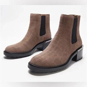 Vince Camuto 'Kelivena' chelsea boots women 9 grey